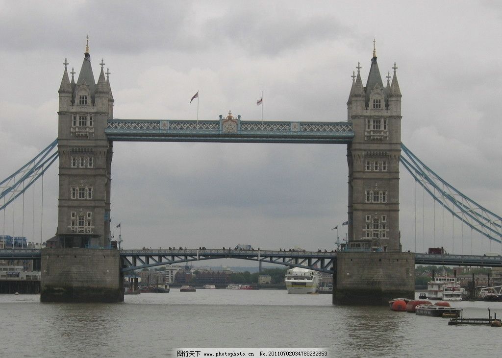 英国伦敦大桥手抄报