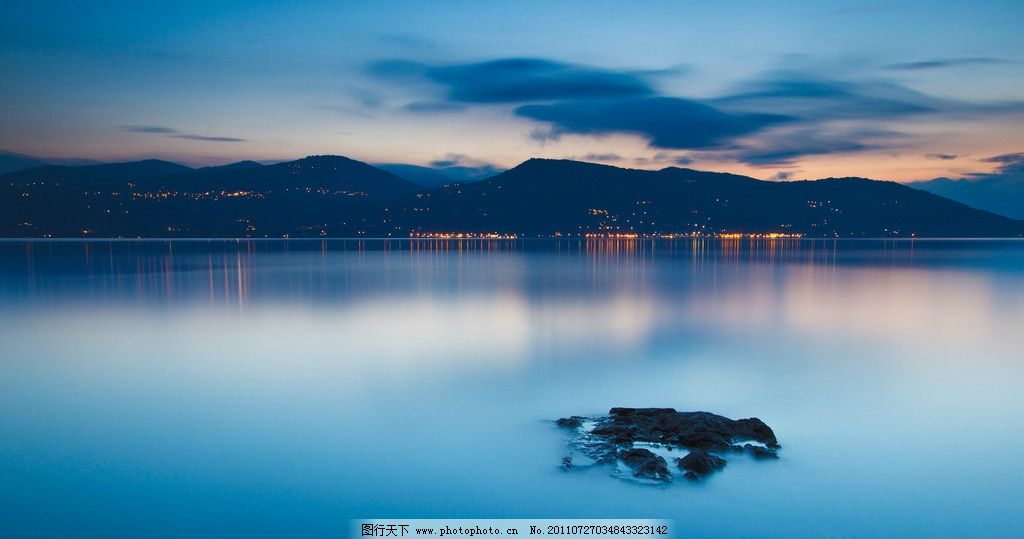 蓝色海湾 河流 风景 远山 高清 桌面背景 山脉 摄影