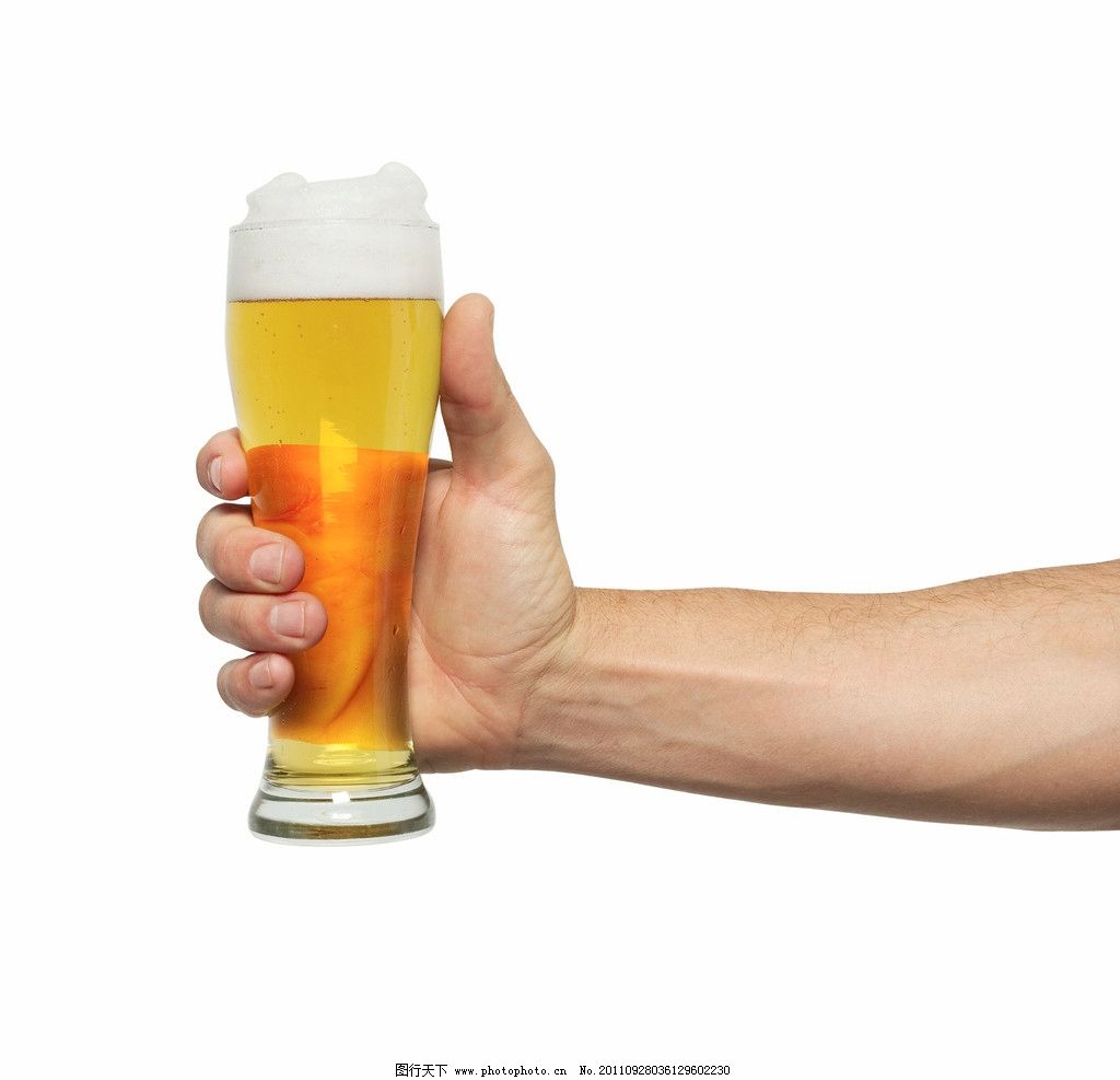 在蓝色背景下，男人的手拿着一杯啤酒。向量。插画图片素材_ID:309170925-Veer图库